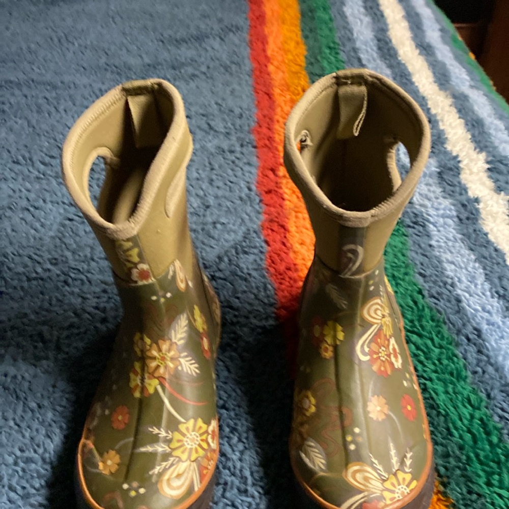 Bogs size 7 excellent condition no longer fit